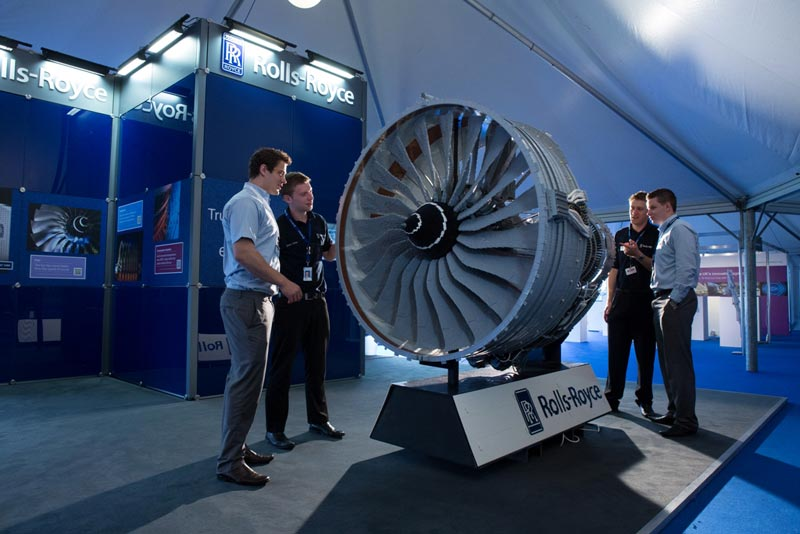 Illustration for article titled 152,455-Piece Rolls-Royce Engine Is the Most Complex Lego Machine Ever Built